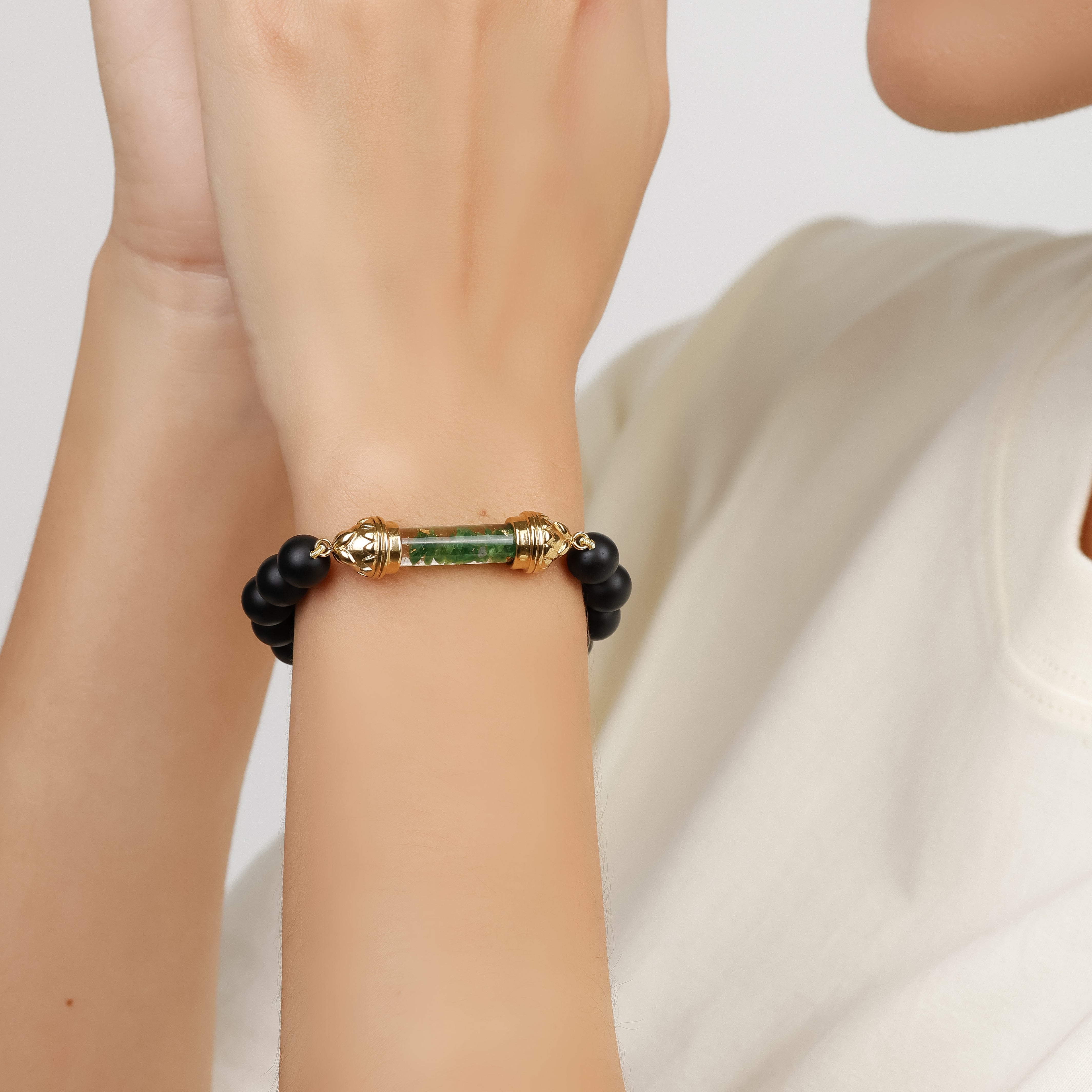 Bracelet en Onyx et Amulette Sacrée en Tsavorite - Force et Protection