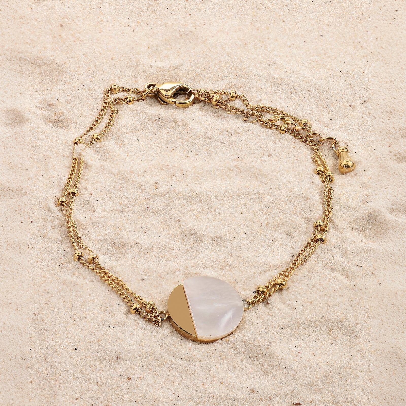 Bracelet "Luna" – Double chaîne dorée & feuille de nacre naturelle