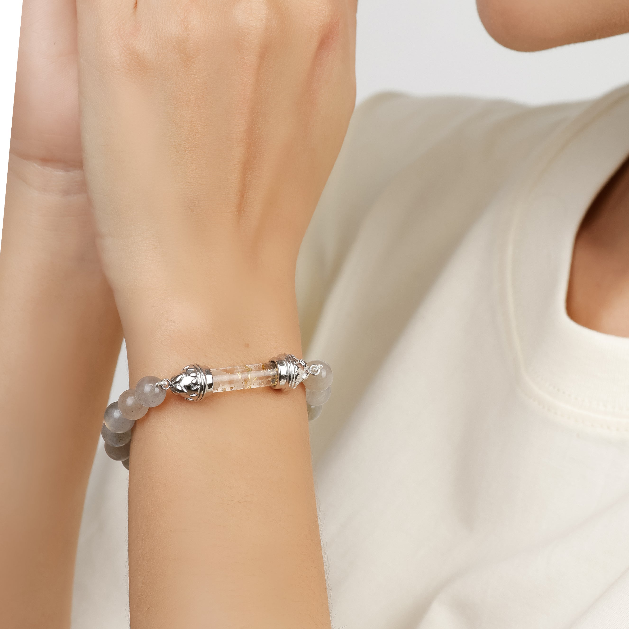 Bracelet en Labradorite et Quartz Clair avec Amulette Sacrée Argentée AAA – Clarté & Force Intérieure