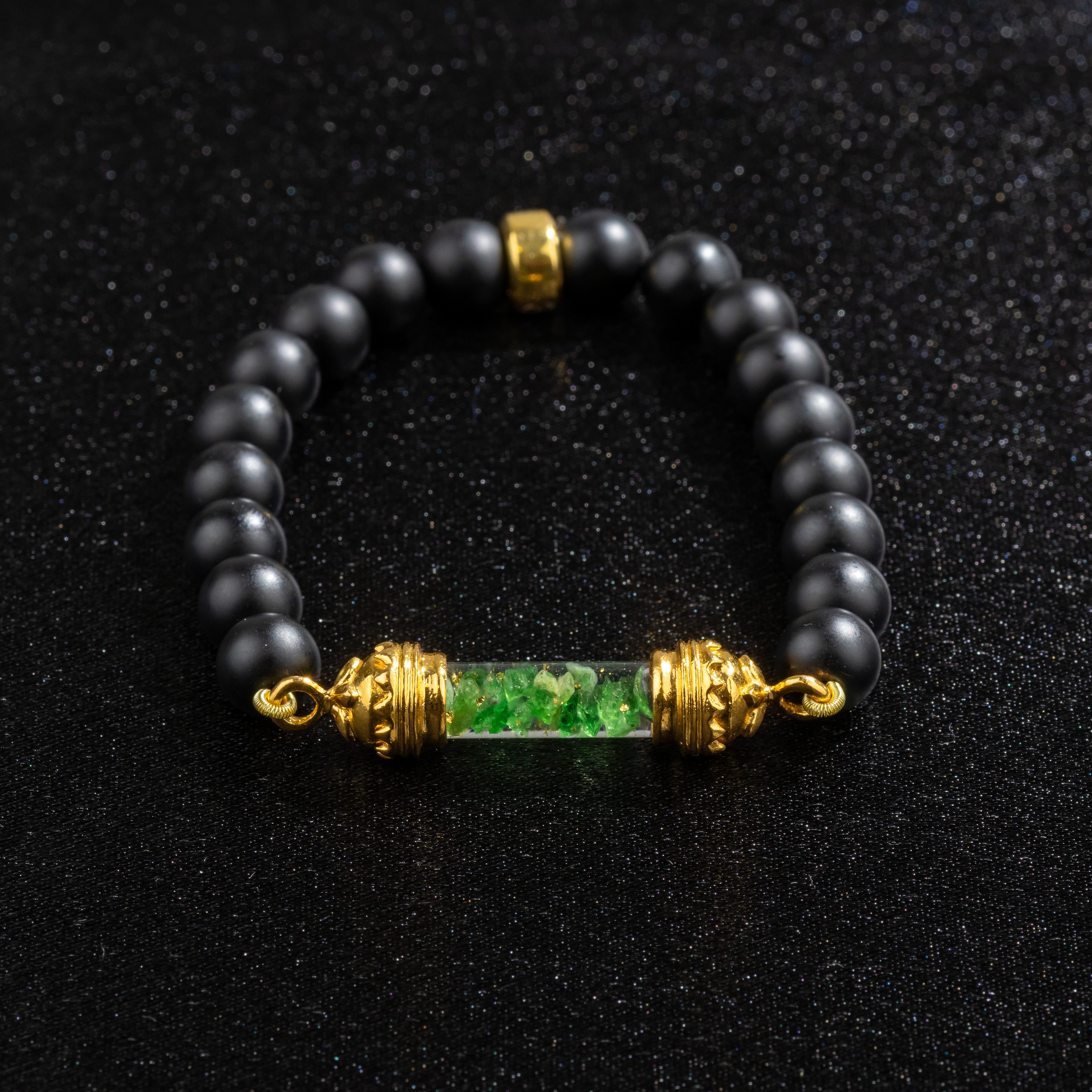 Bracelet en Onyx et Amulette Sacrée en Tsavorite