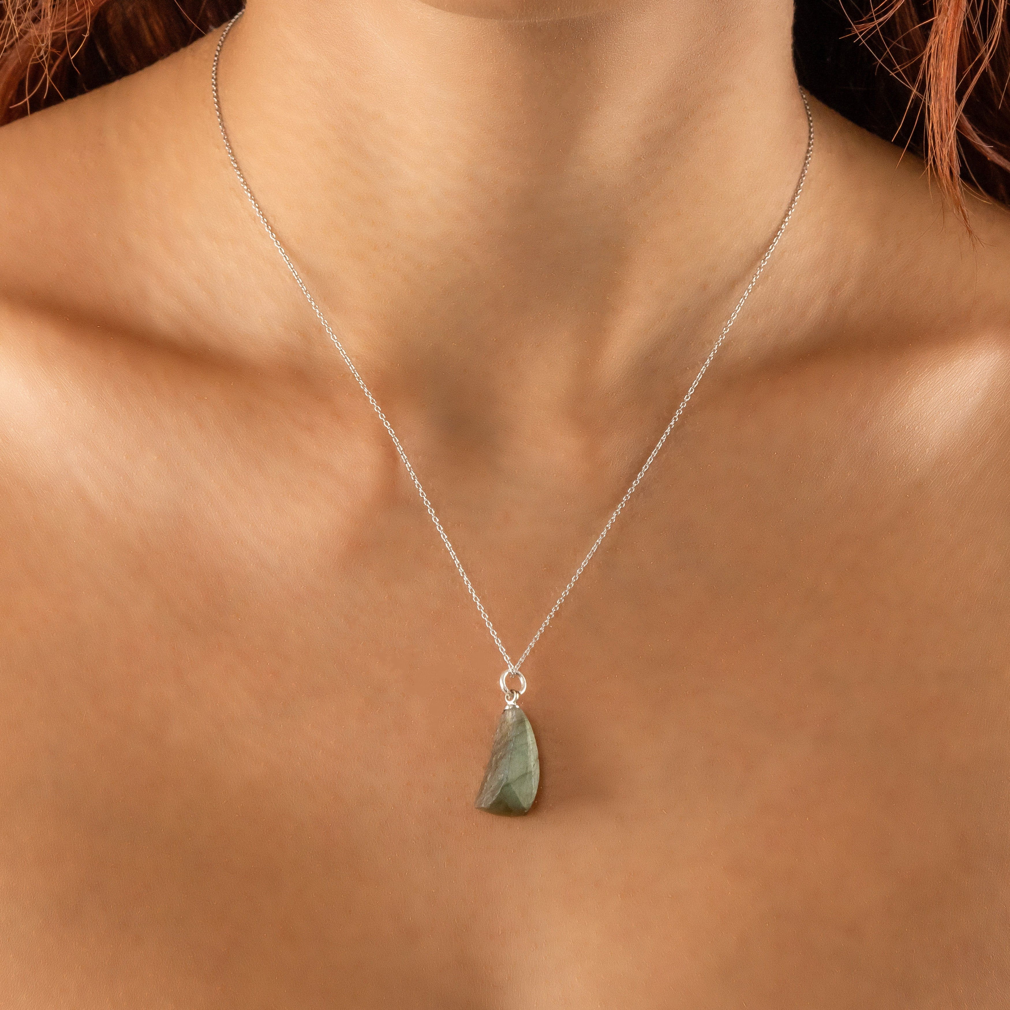 Collier en Labradorite naturelle (pierre brute)