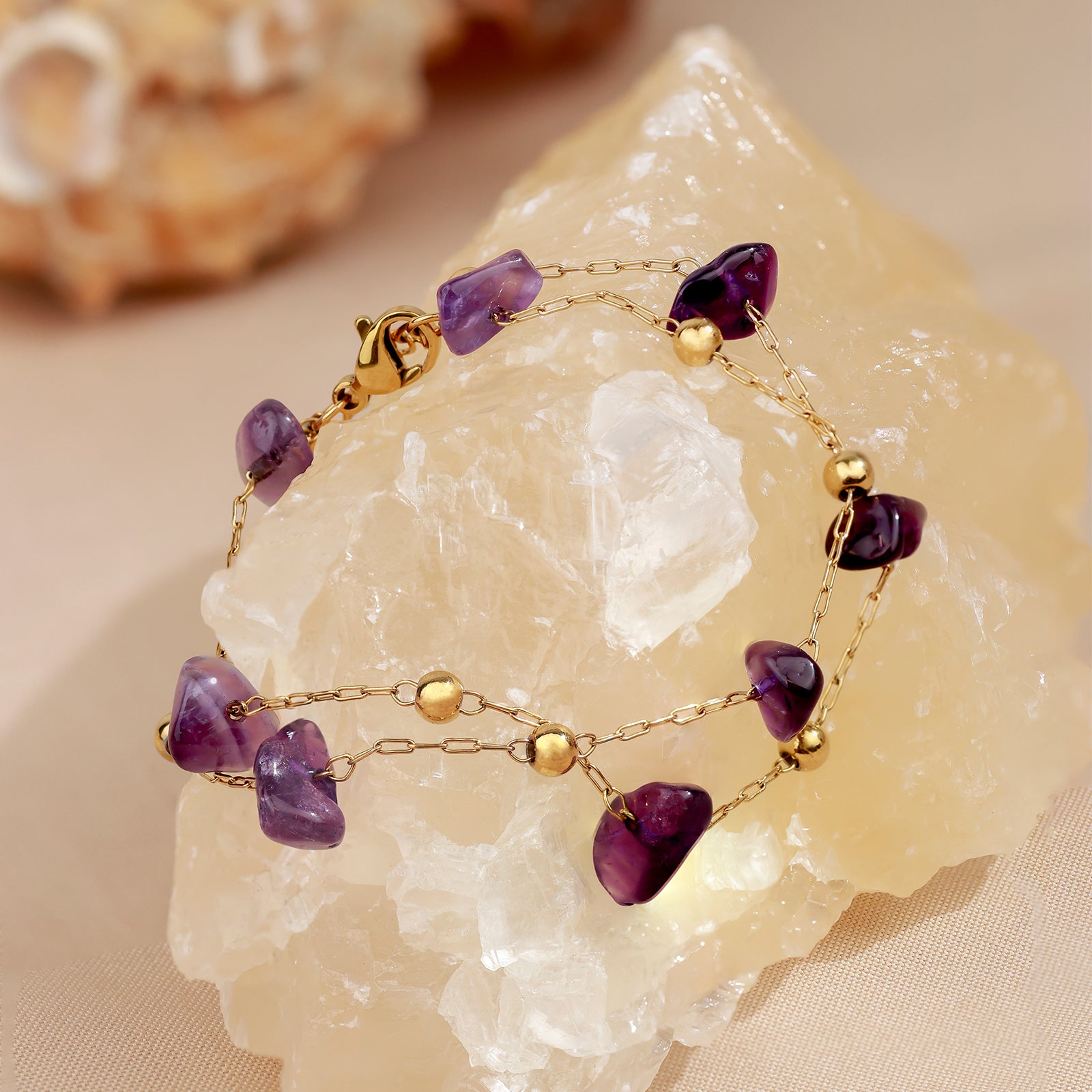 Bracelet Amara — Améthyste & double chaîne dorée